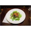 Frischer Salat mit Kobe Beef